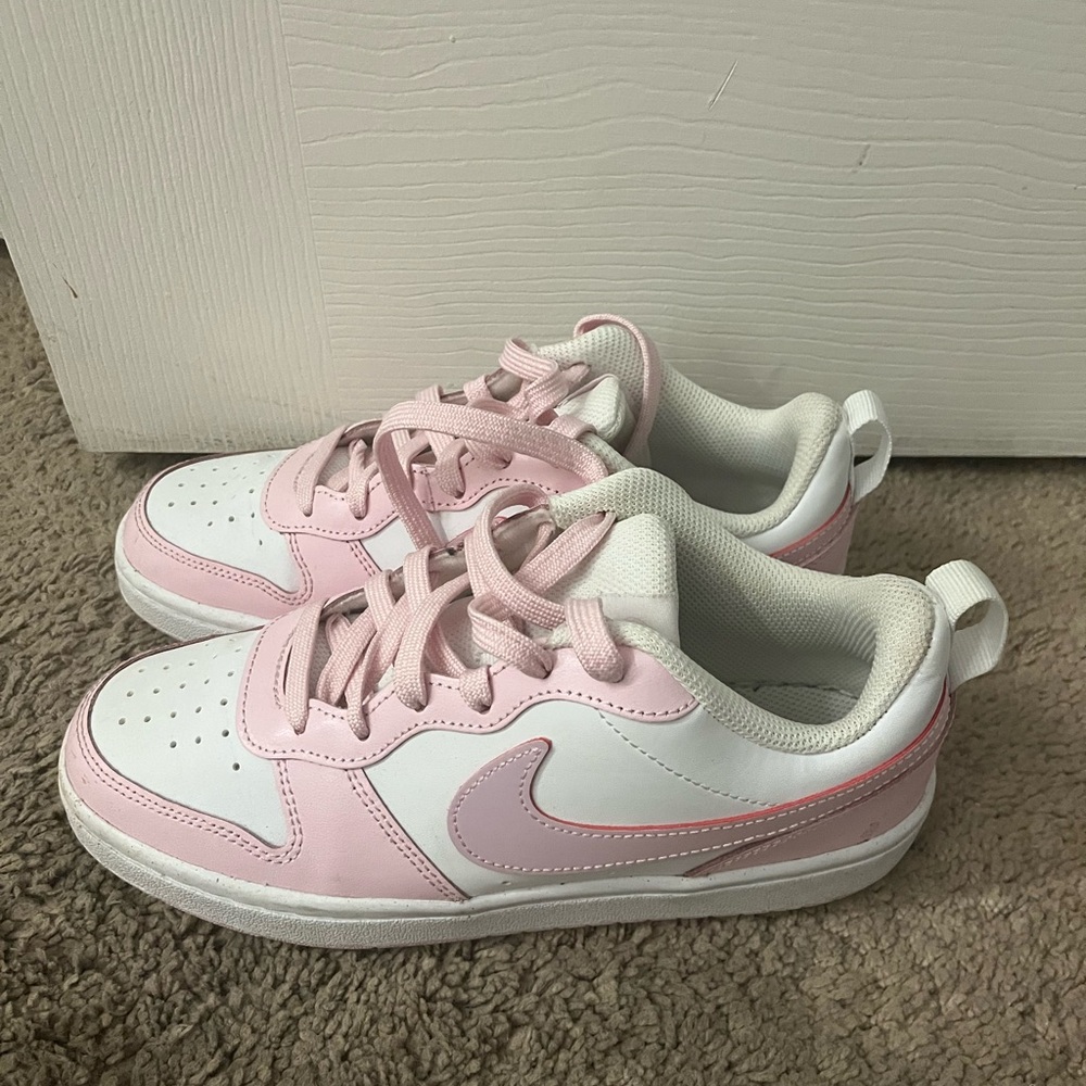 Pink Nike🩷 - Picture 2 of 3